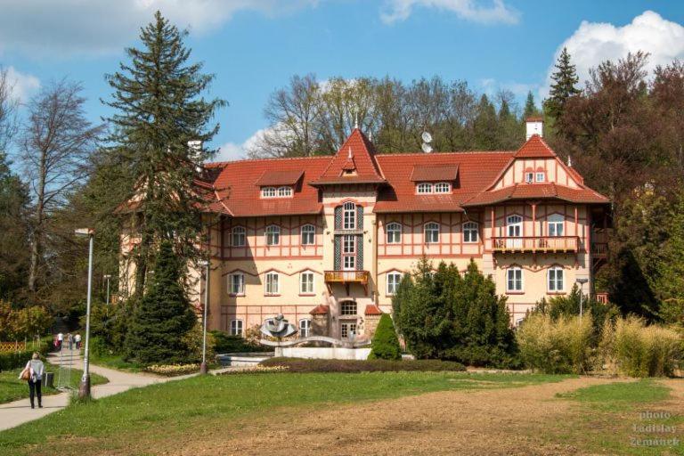 Ferienwohnung Kapsle Luhačovice Exterior foto